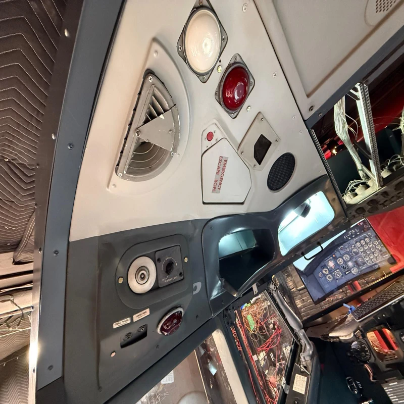 Detail of ceiling with real B727 components (customization made by our customer)